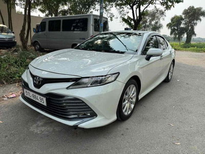Toyota Camry 2021 2.0G Trắng