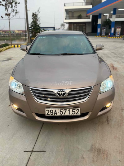 Toyota Camry 2.4G Vàng cát