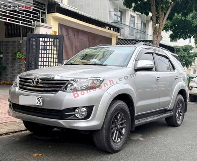 Xe Toyota Fortuner 2.7V 4X2 AT 2016