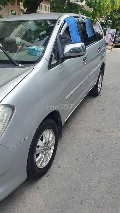 Toyota Innova 2011 Bạc 8 chỗ