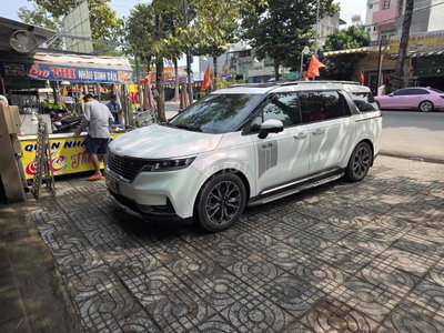 Kia Carnival 2021 2.2D Signature - 8 km