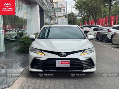 Toyota Camry 2022 2.5Q Trắng hàng hiếm