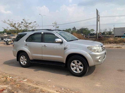 Toyota Fortuner 2011 2.7V - 800000 km chính chủ