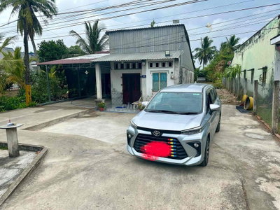 Toyota 7 chỗ màu Bạc