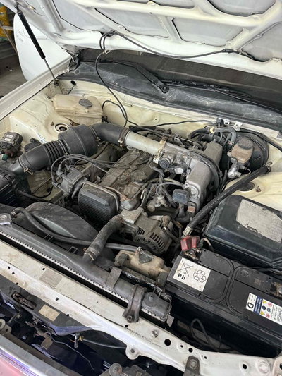 Toyota Cresta Trắng std 2.0