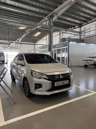 Mitsubishi Mirage Trắng 5 chỗ