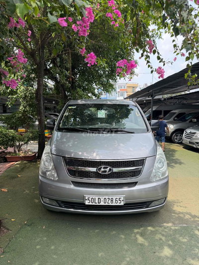 Hyundai Starex 2013 Bạc