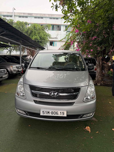 Hyundai Starex 2015 Bạc
