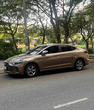 cần bán Hyundai Elantra 2018 1.6MT xe đẹp