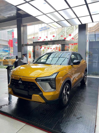 Mitsubishi Xforce Ultimate Vàng đen mới 100%
