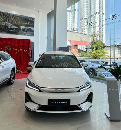 BYD M6 Trắng 7 chỗ