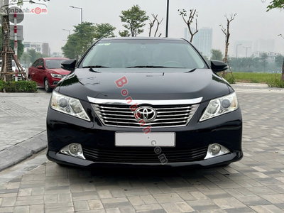 Xe Toyota Camry 2.0E 2013