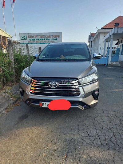 Toyota Innova 2021 2.0E mau ding anh kim