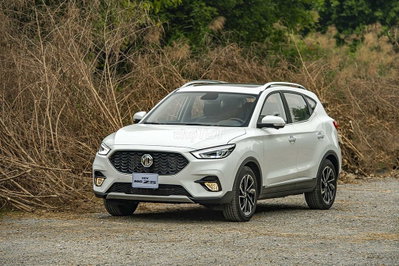 MG ZS LUX New Trắng