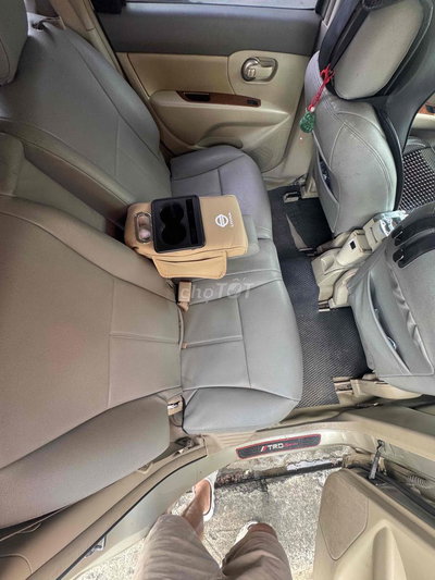 Nissan Livina 2010 1.6 MT Vàng cát
