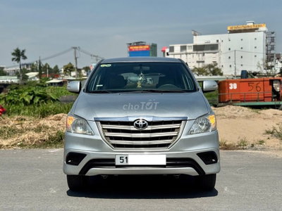 Toyota Innova E MT 2016 màu xám bạc