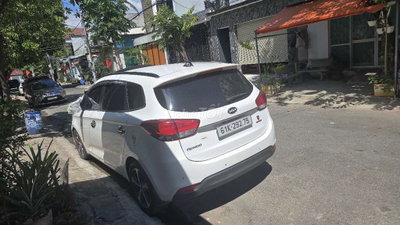 Kia Rondo 2016 Trắng máy dầu