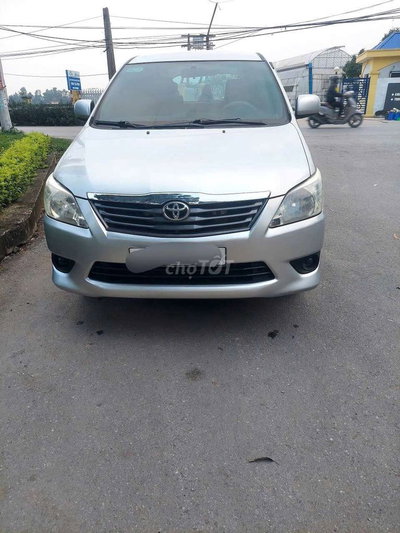 Toyota Innova 7 chỗ Bạc