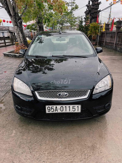 Ford Focus Đen