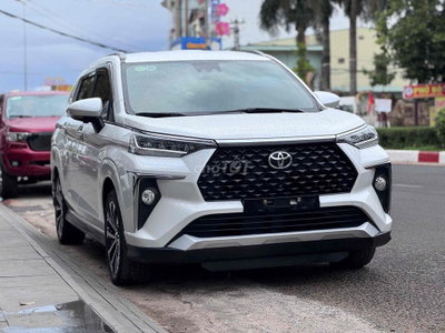 Toyota Veloz Cross Trắng 7 chỗ