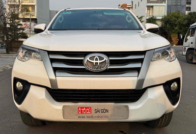 Toyota Fortuner Trắng 7 chỗ