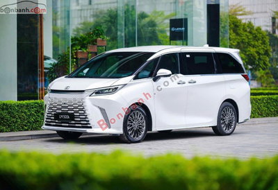 Xe Lexus LM 500h 2025