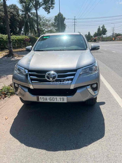 Toyota Fortuner Bạc 7 chỗ