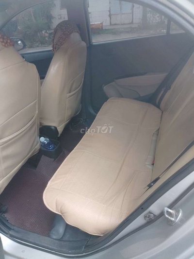 Hyundai i10 Bạc 5 chỗ