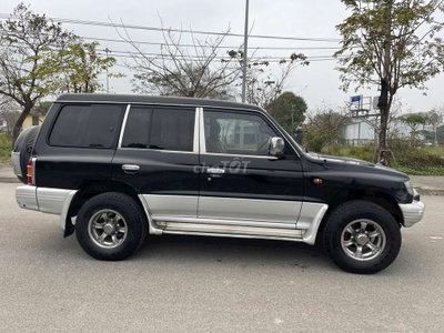 Mitsubishi Pajero V45 Đen, Bạc