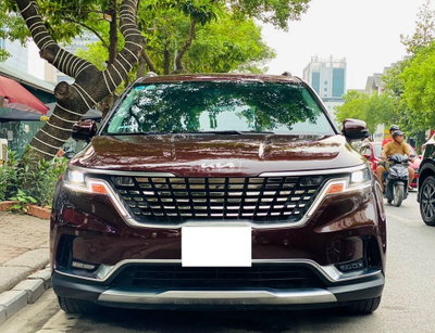 KIA Carnival 2023 Premium 2.2D 8S Đỏ đô 45,000 Km