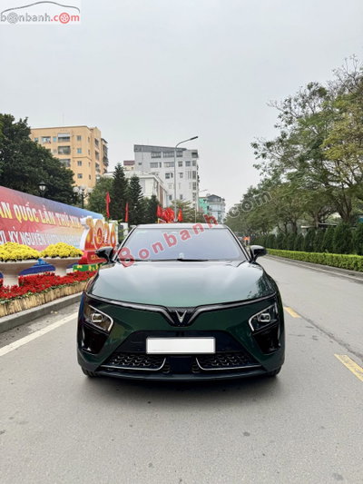 Xe VinFast VF7 Eco 2025