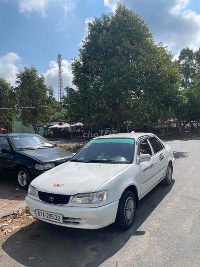 Toyota Corolla Trắng