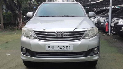 Toyota Fortuner V 2012 Bạc