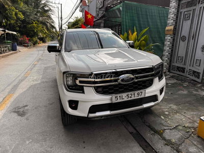 Ford Everest 2023 Titanium Trắng