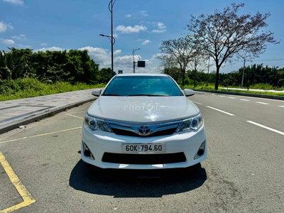 Toyota Camry XLE Trắng