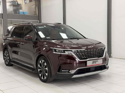 Em có chiếc Kia Carnival 2022 Signature chạy kỹ