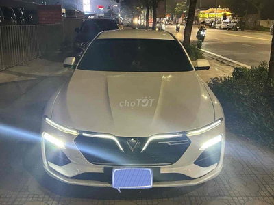 VinFast Lux A2.0 Plus sx 2022 chạy đúng 1vkm