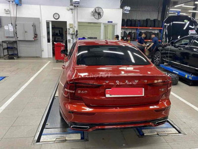 Volvo S60 Đỏ 5 chỗ