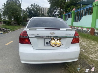 Nhà cần bán xe Aveo Chevrolet số tự động 2015