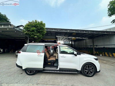 Xe Kia Carnival Premium 2.2D 8S 2023