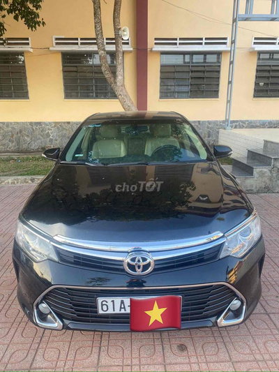 Toyota Camry màu Đen đi ít