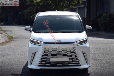 Xe Lexus LM 500h 2024