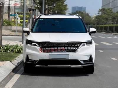 Xe Kia Carnival Premium 2.2D 7S 2024