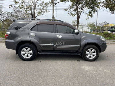 Toyota Fortuner 2011 AT 2 cầu Xám