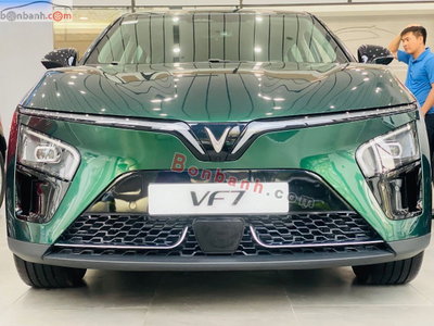 Xe VinFast VF7 Eco 2026