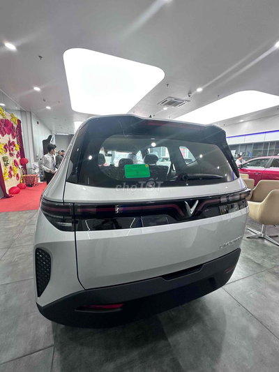 VinFast Limo Green 2026