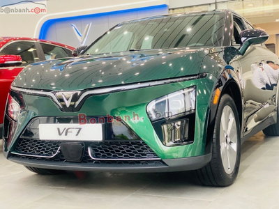 Xe VinFast VF7 Eco 2026