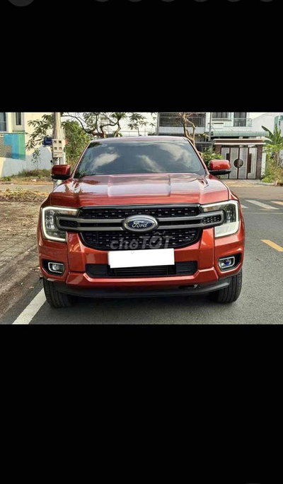 Ford Ranger XLS 4x2 AT 2025 Đỏ