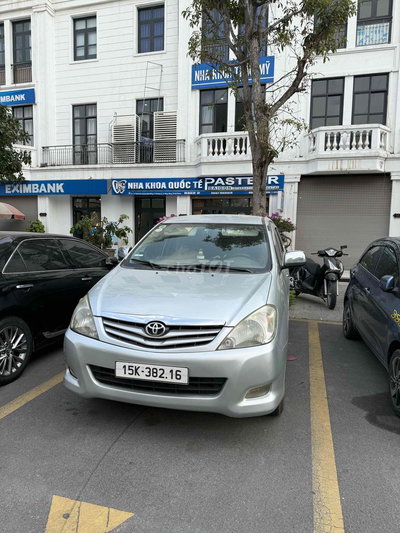 Toyota Innova G Bạc 7 chỗ