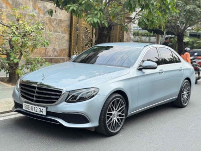 Mercedes-Benz E200 màu Bạc